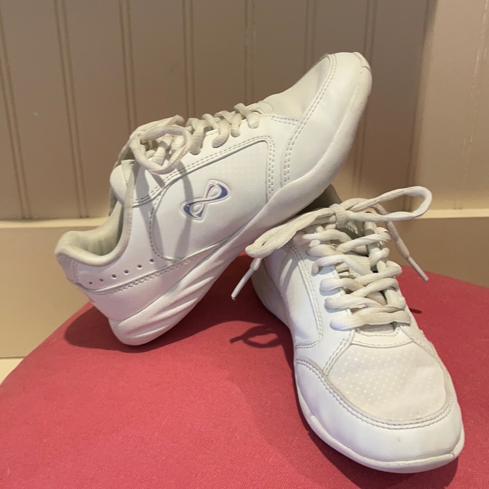Youth 2 girls Nfinity fearless cheer shoes